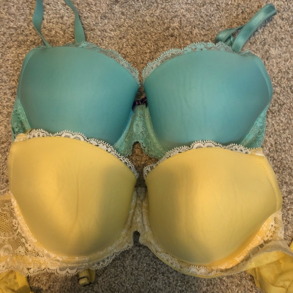 Victoria’s Secret bra size set 32DD